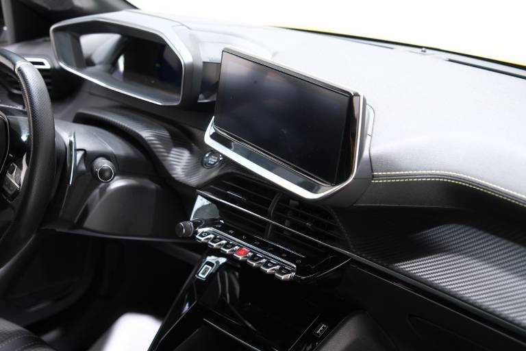 PEUGEOT 208 62
