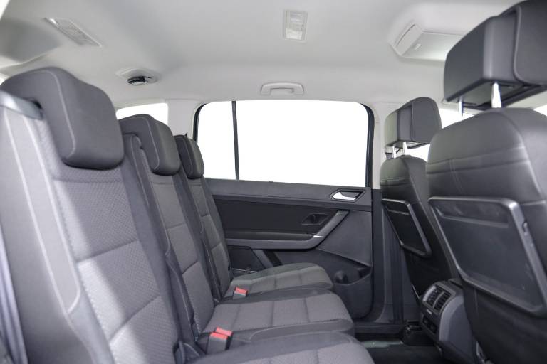 VOLKSWAGEN Touran 63