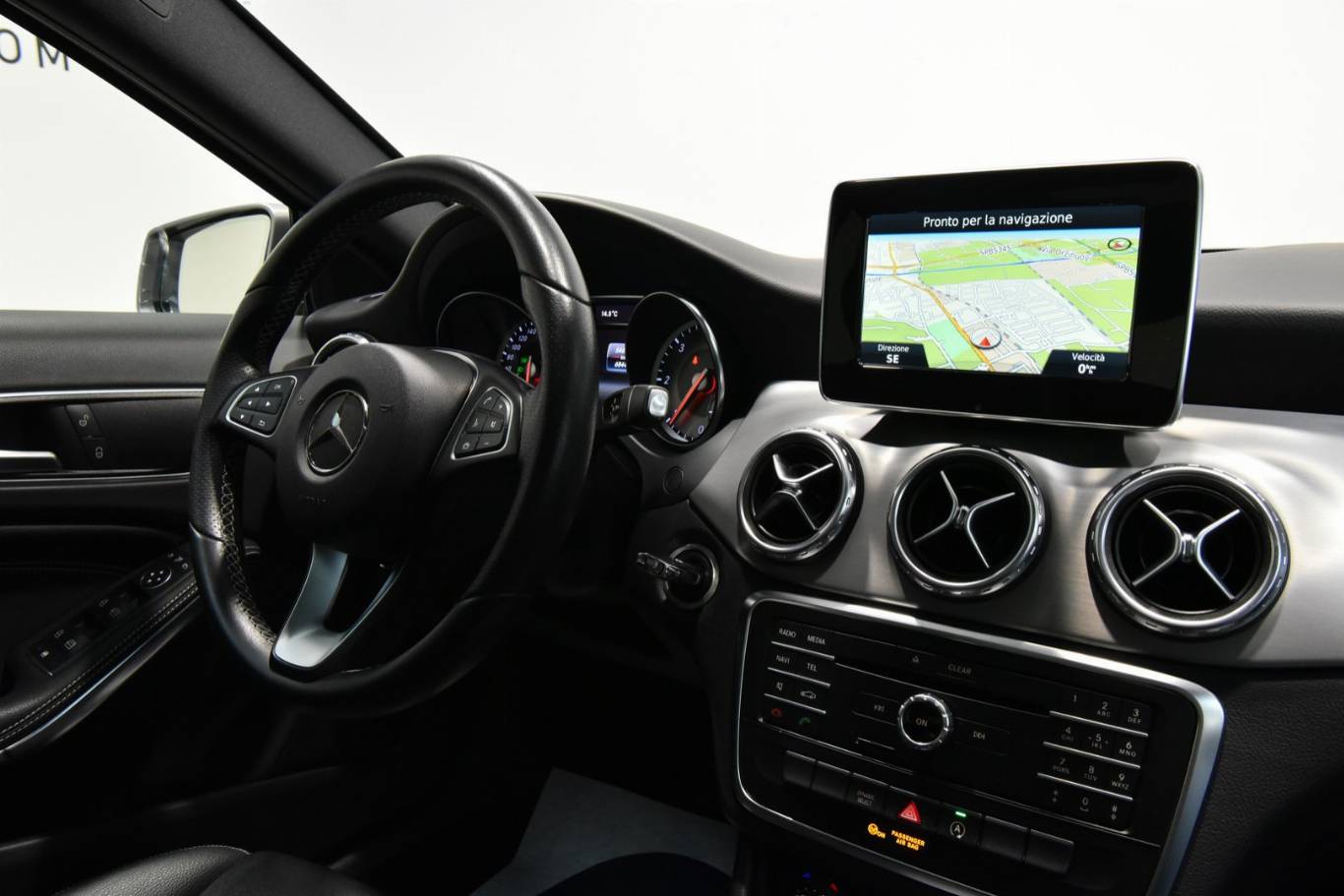 MERCEDES-BENZ GLA 200 28