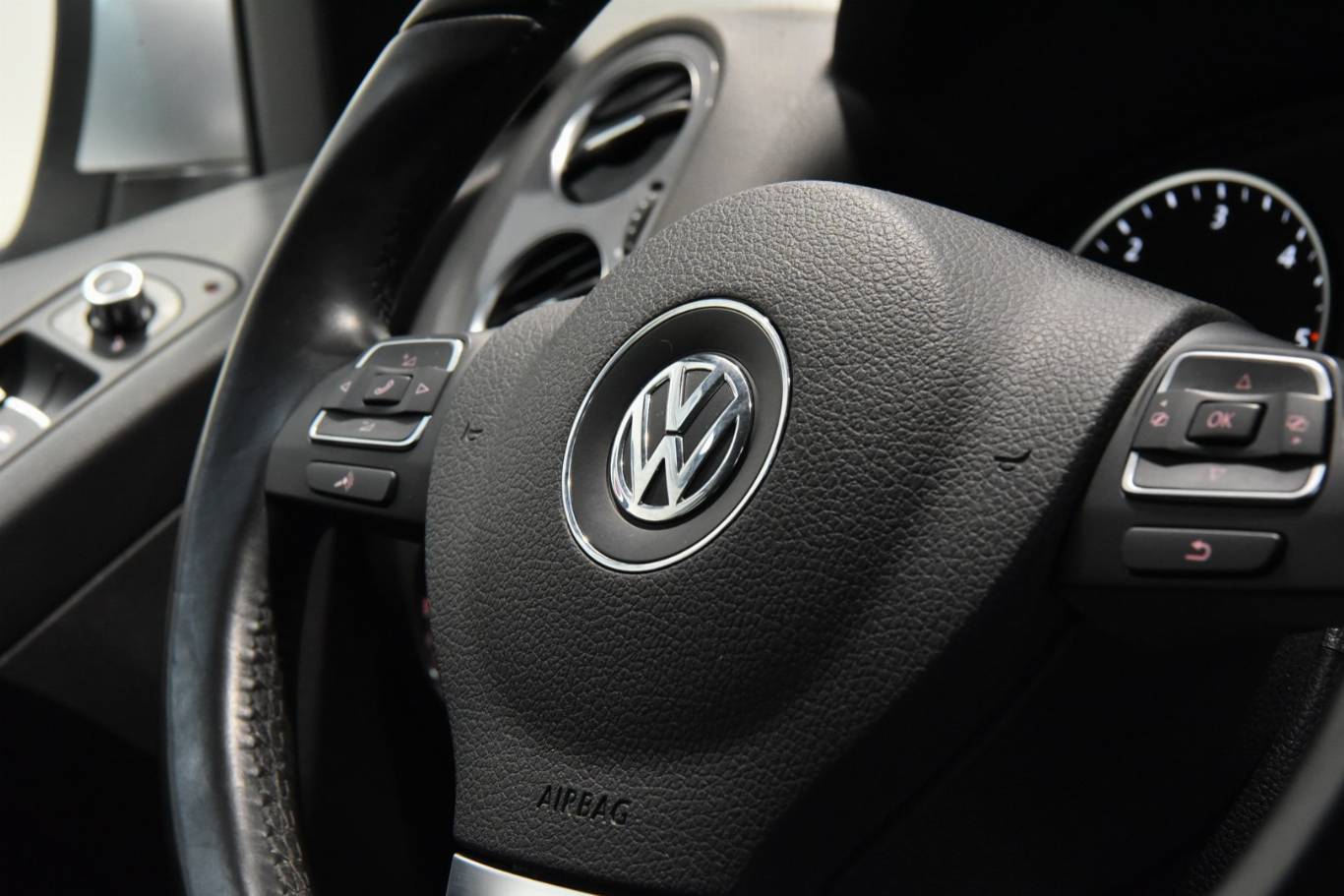VOLKSWAGEN Tiguan 41