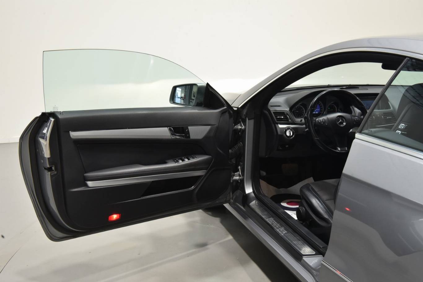 MERCEDES-BENZ E 220 47