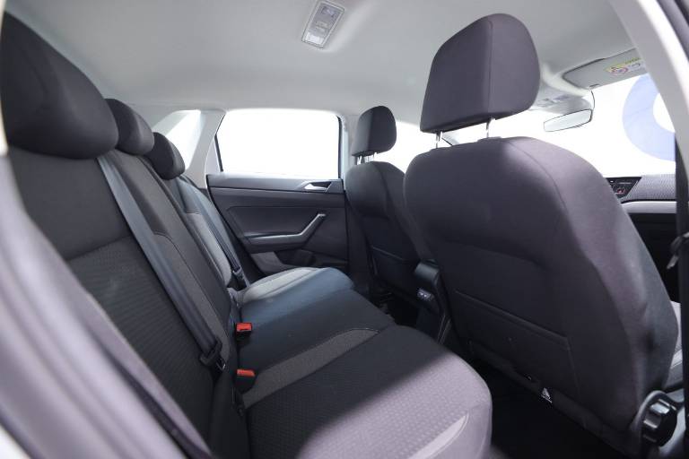 VOLKSWAGEN Polo 48