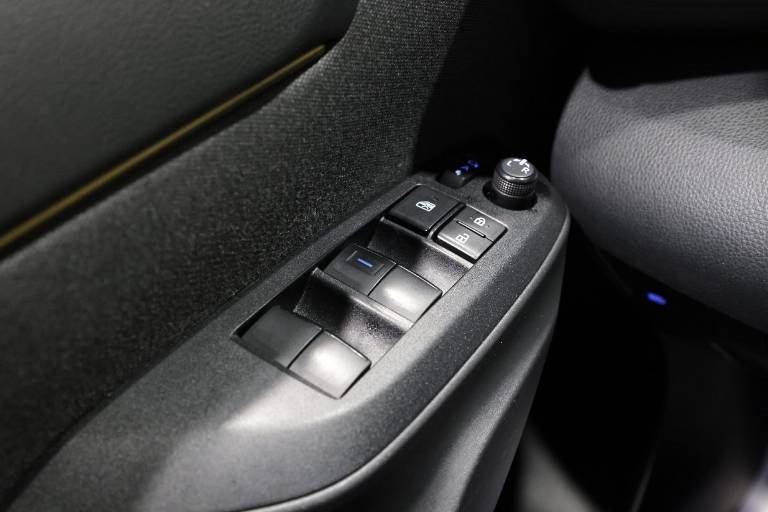 TOYOTA Yaris Cross 29