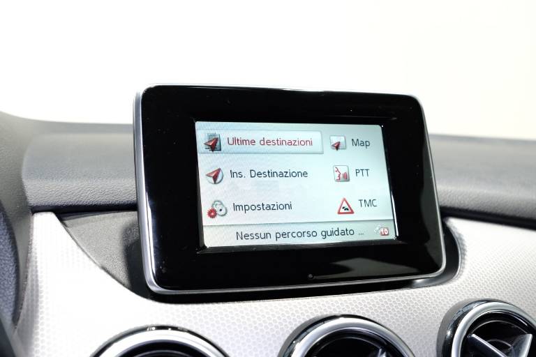 MERCEDES-BENZ B 200 33