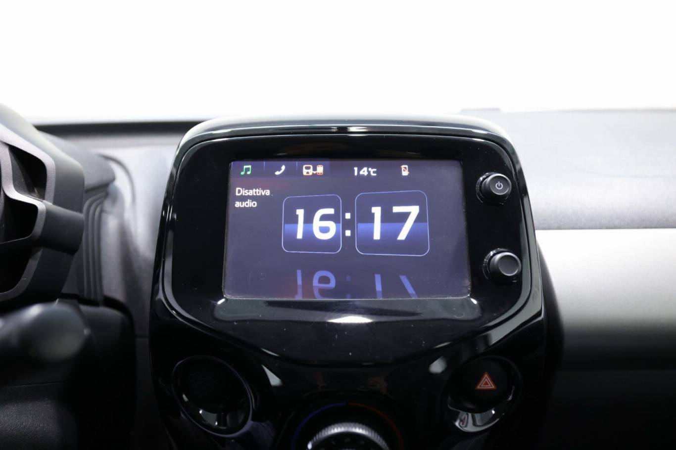 PEUGEOT 108 9