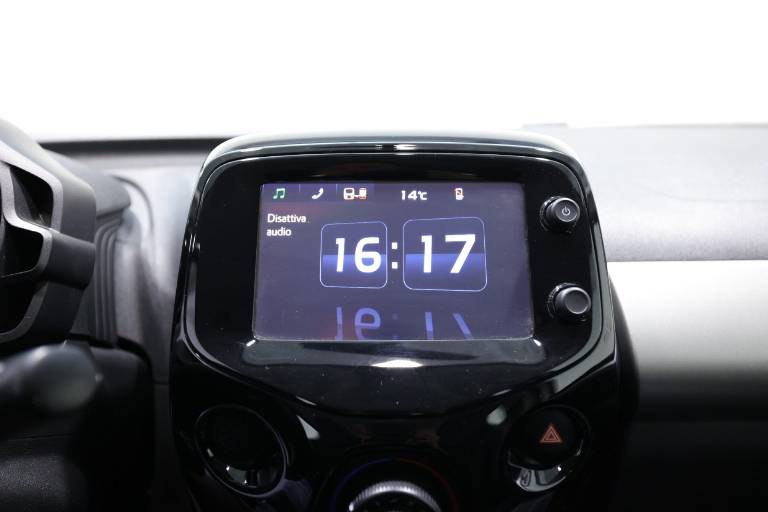 PEUGEOT 108 9
