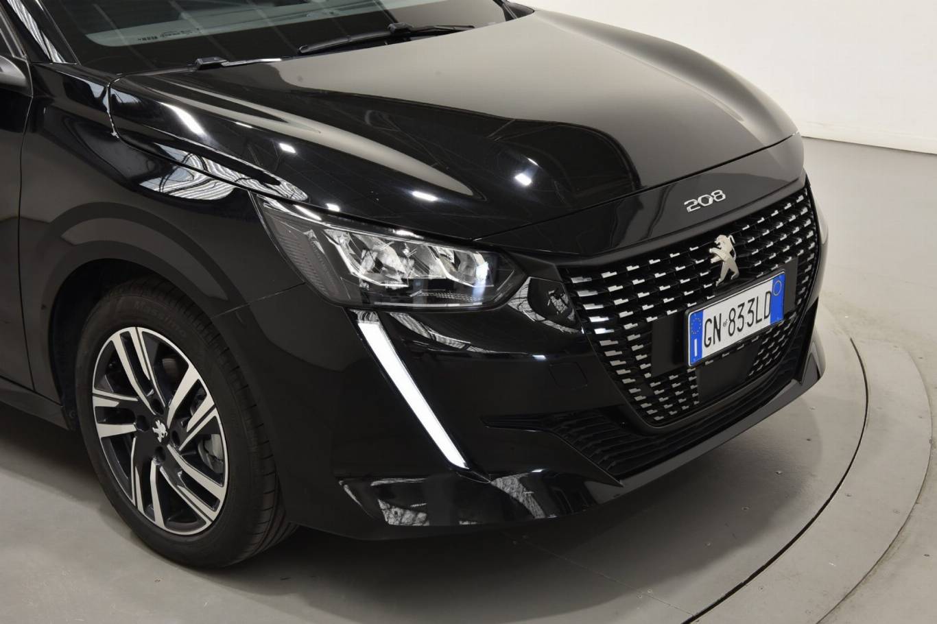 PEUGEOT 208 27