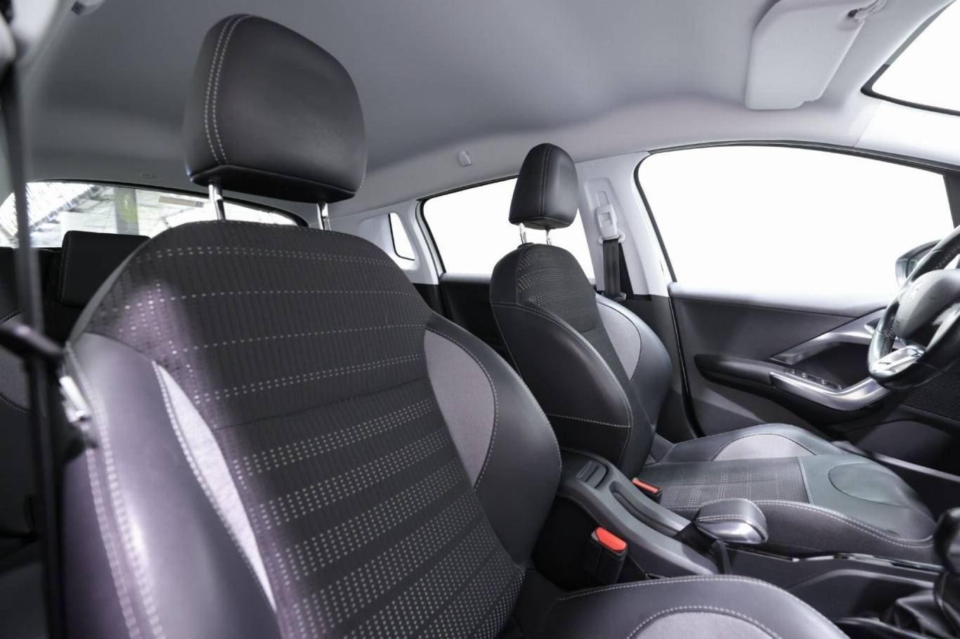 PEUGEOT 2008 46