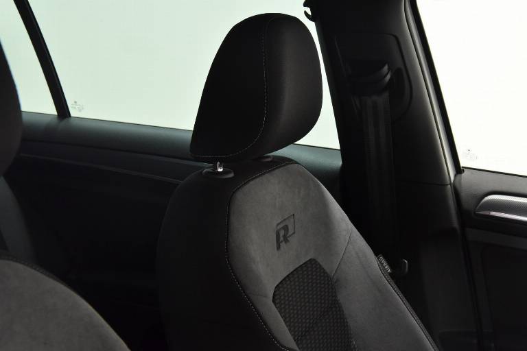 VOLKSWAGEN Golf 40