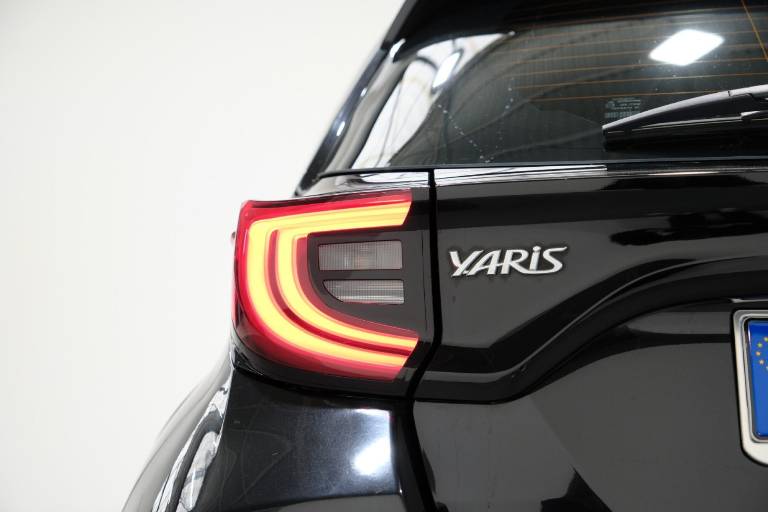TOYOTA Yaris 43