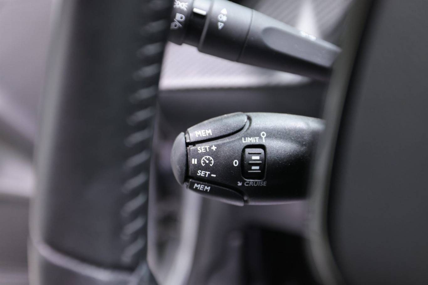 PEUGEOT 208 24