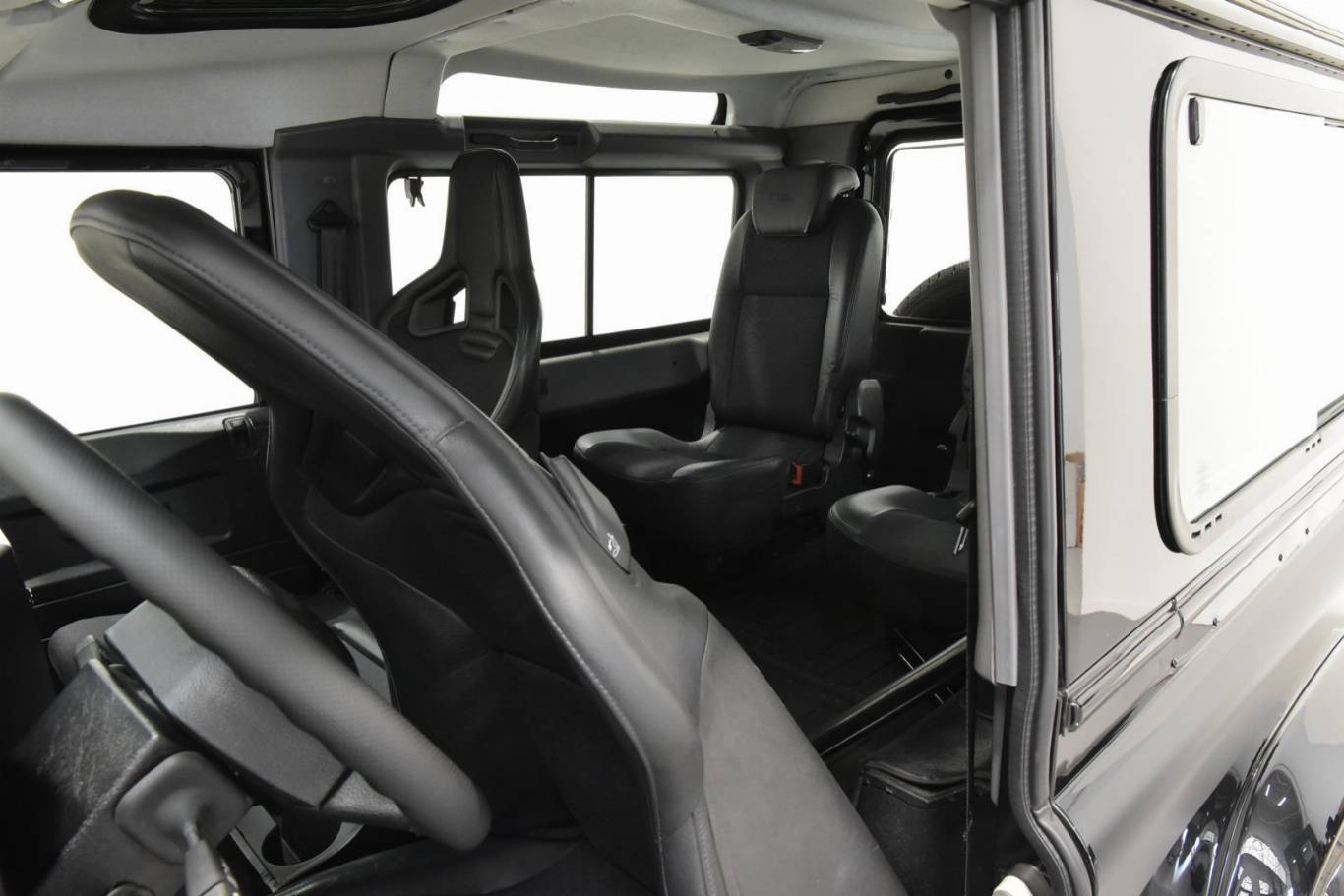 LAND ROVER Defender 51