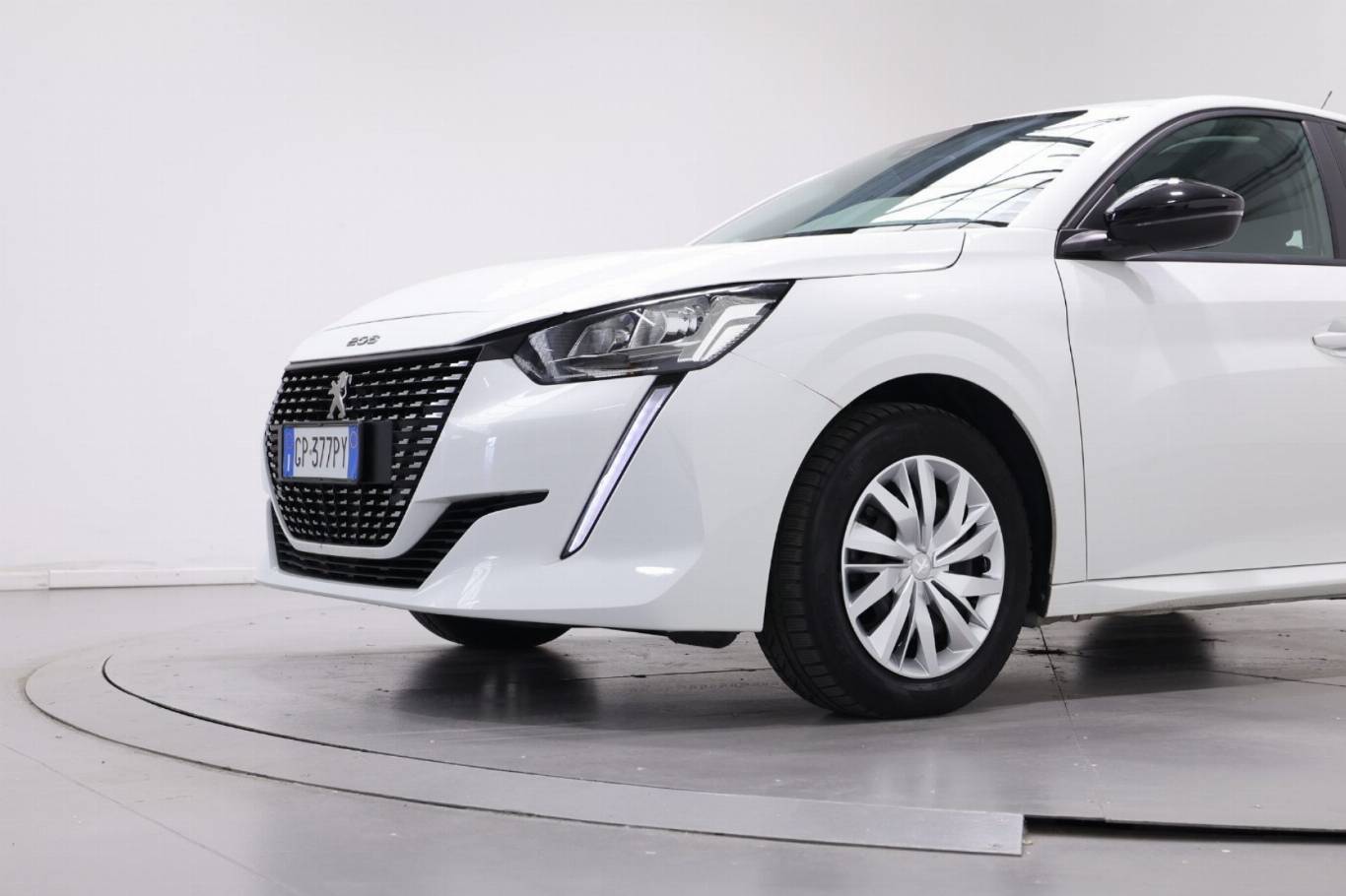 PEUGEOT 208 11
