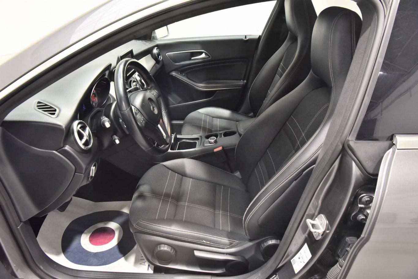 MERCEDES-BENZ CLA 200 4