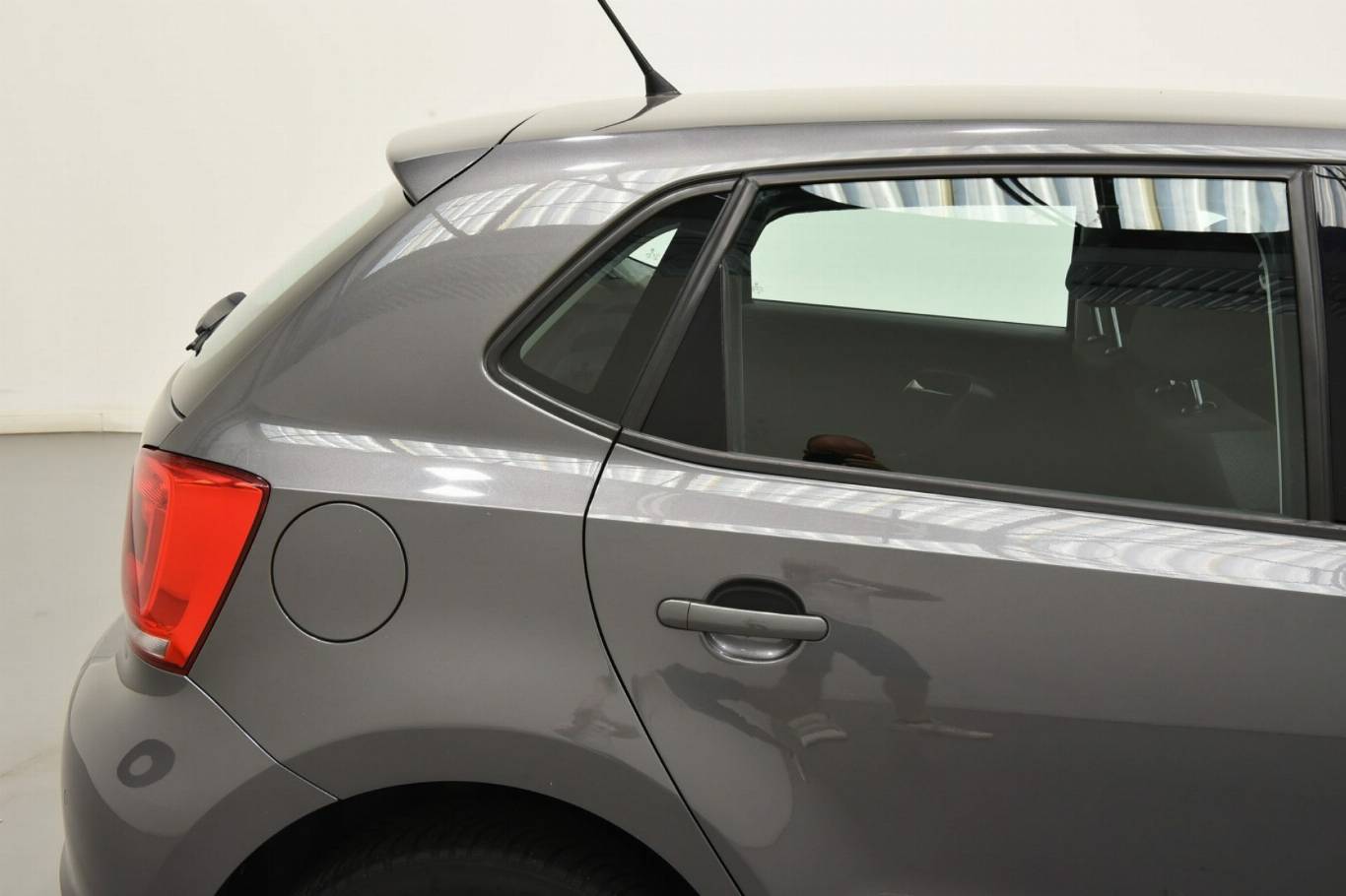 VOLKSWAGEN Polo 47