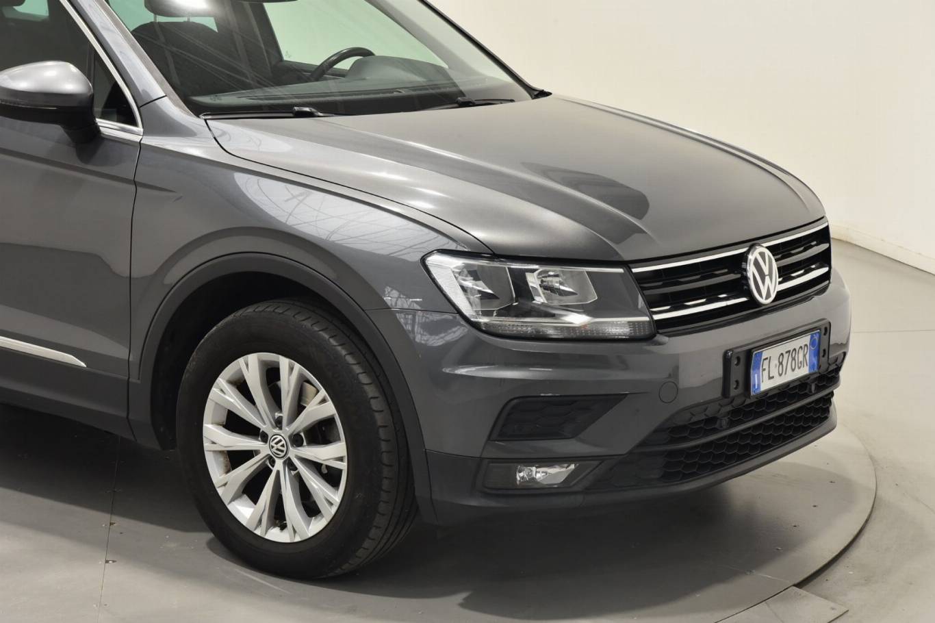 VOLKSWAGEN Tiguan 10
