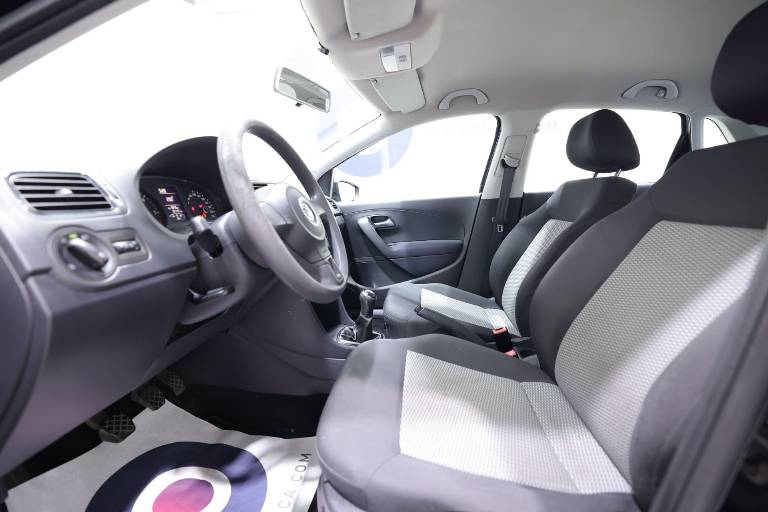 VOLKSWAGEN Polo 18