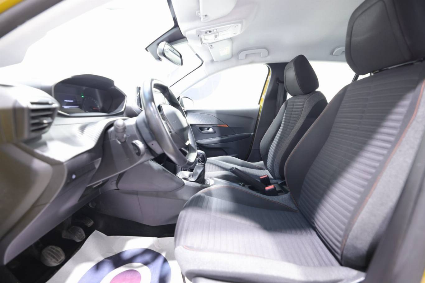 PEUGEOT 208 21