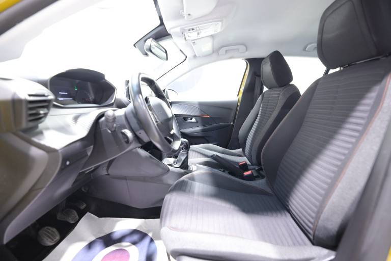 PEUGEOT 208 21