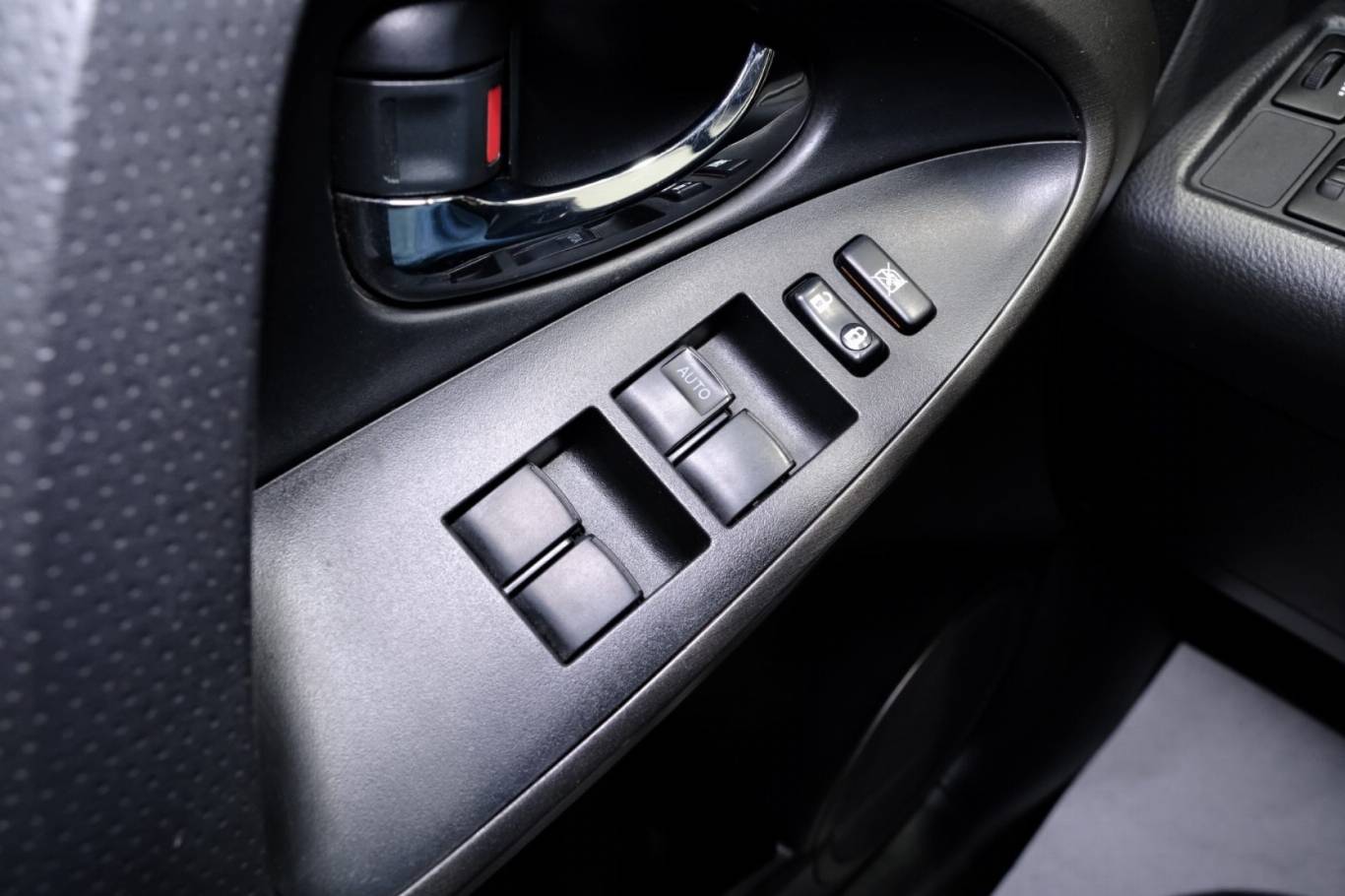 TOYOTA RAV 4 MY23 33