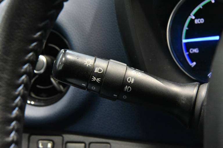 TOYOTA Yaris 25