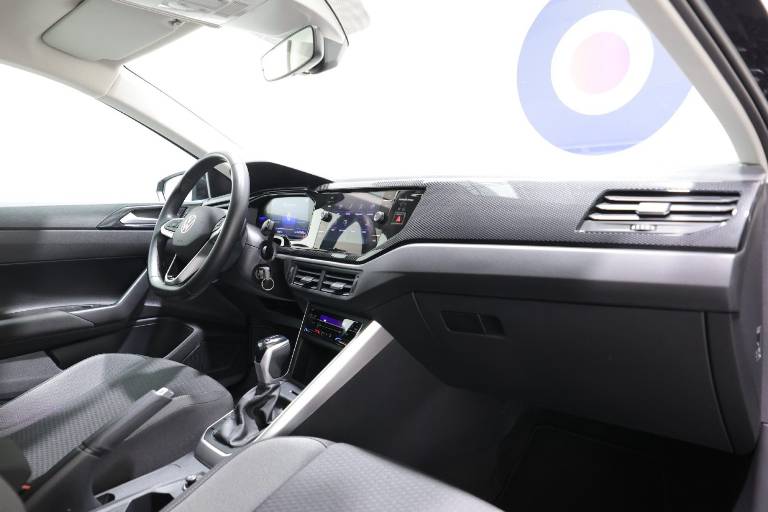 VOLKSWAGEN Polo 47