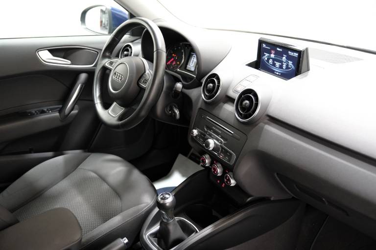 AUDI A1 54