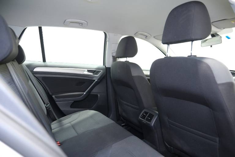 VOLKSWAGEN Golf 54