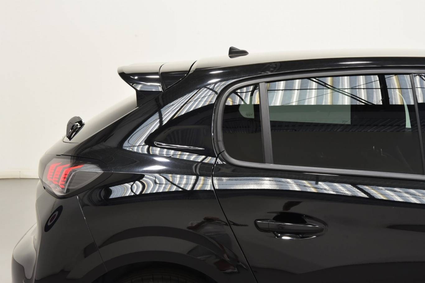 PEUGEOT 208 36