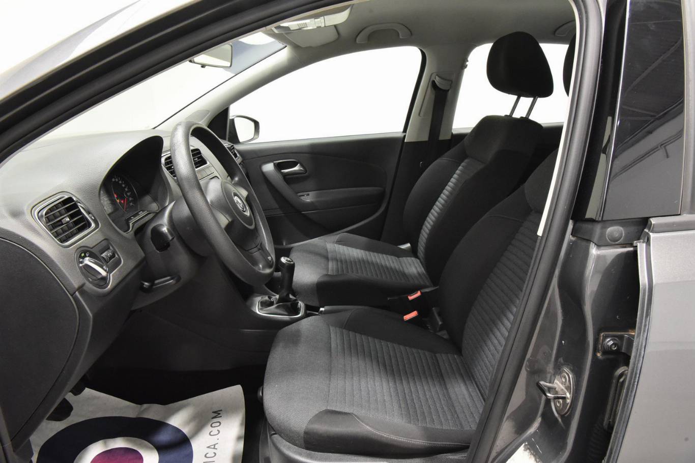 VOLKSWAGEN Polo 4