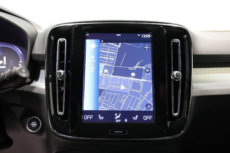 VOLVO XC40 26