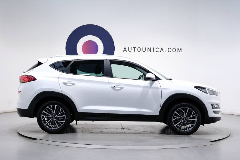 HYUNDAI Tucson 4