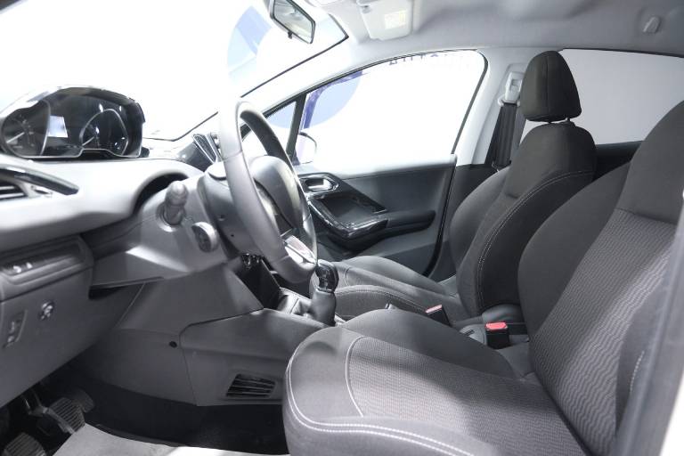 PEUGEOT 208 20