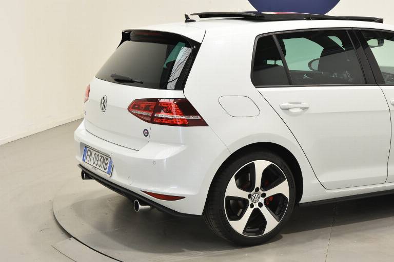 VOLKSWAGEN Golf GTI 18