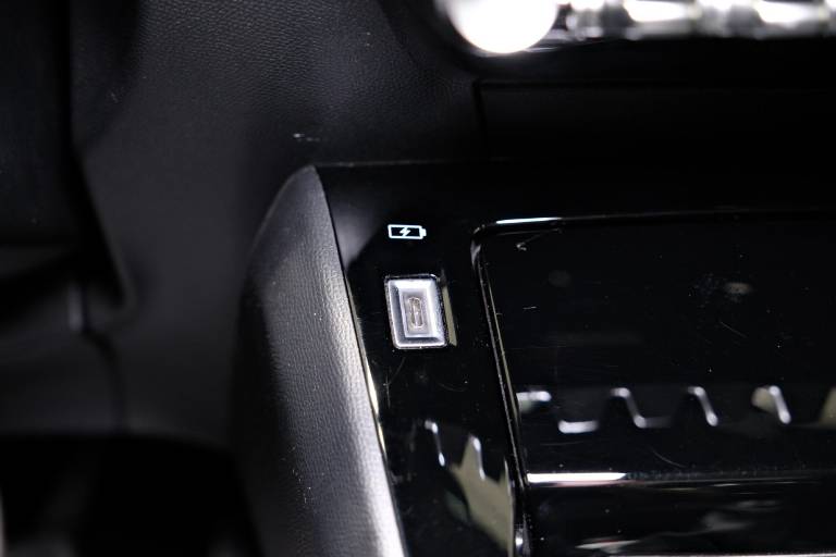 PEUGEOT 208 30