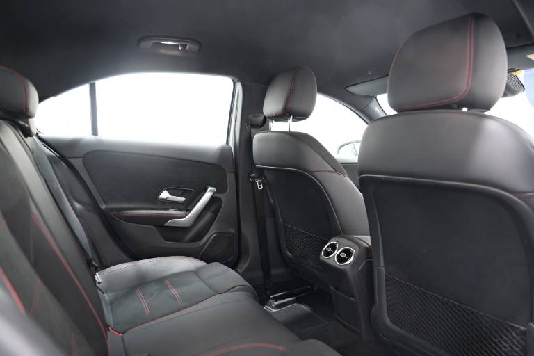 MERCEDES-BENZ A 180 63