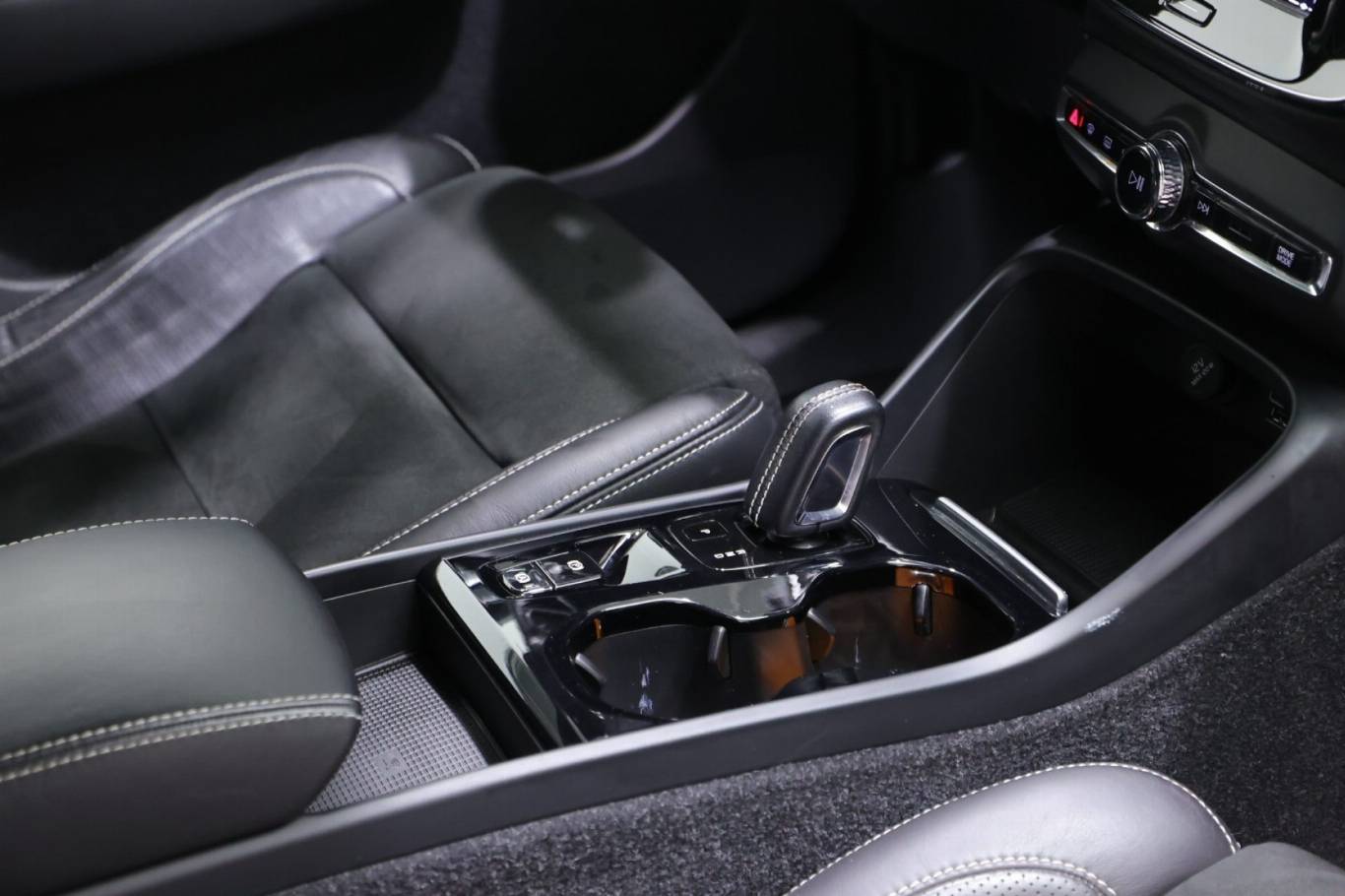 VOLVO XC40 47