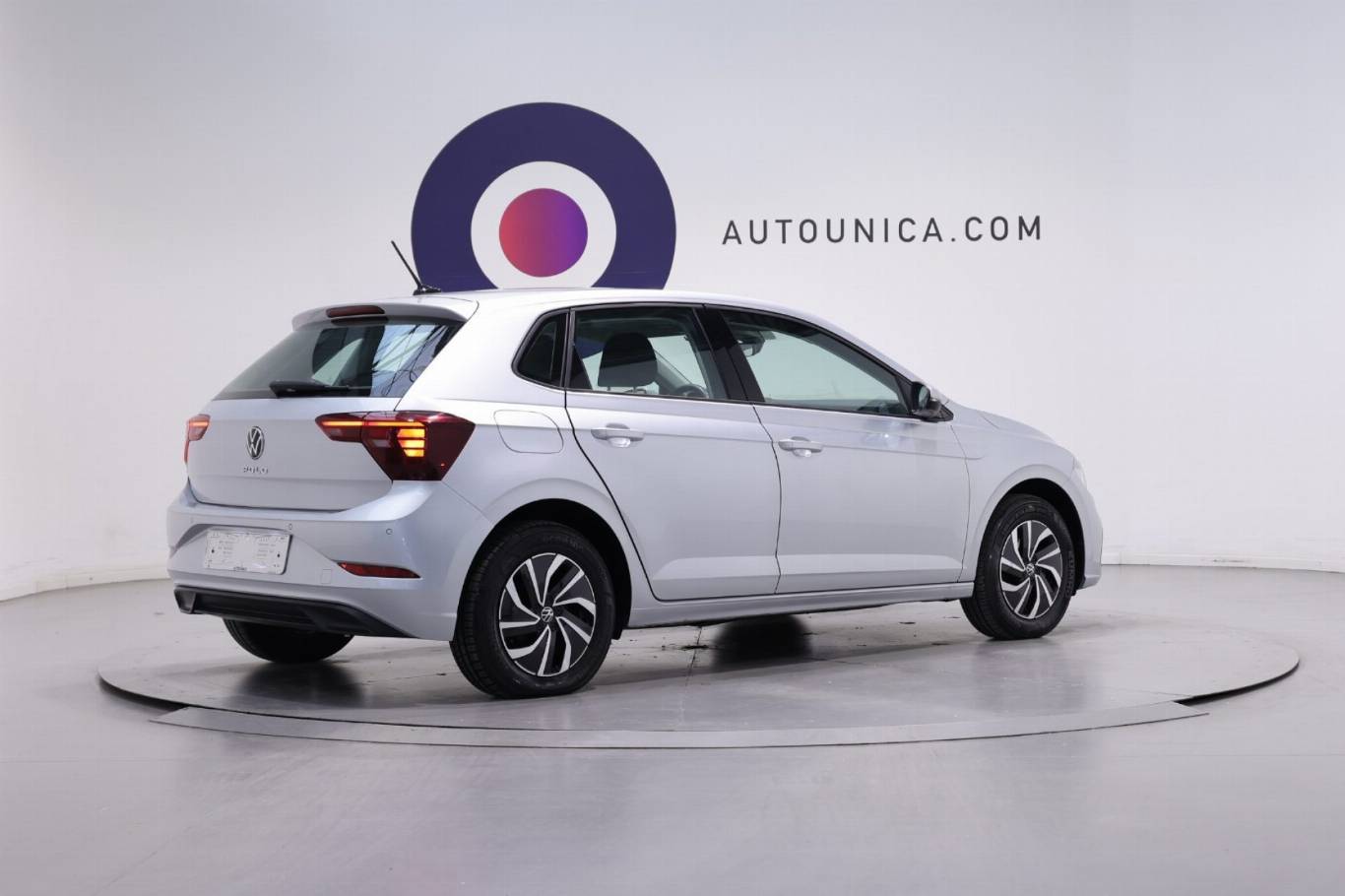 VOLKSWAGEN Polo 15