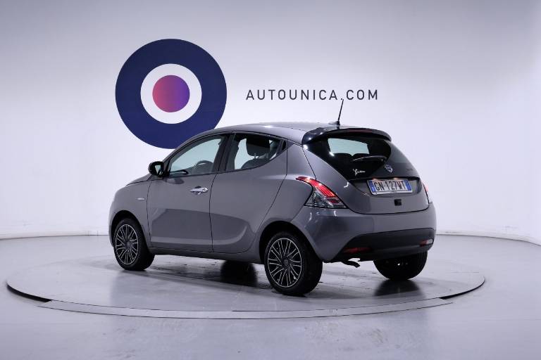 LANCIA Ypsilon 16