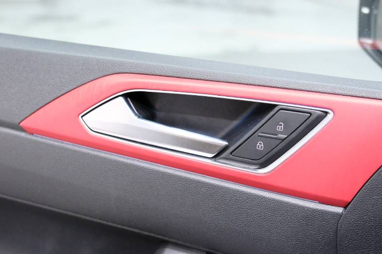 VOLKSWAGEN Polo GTI 32