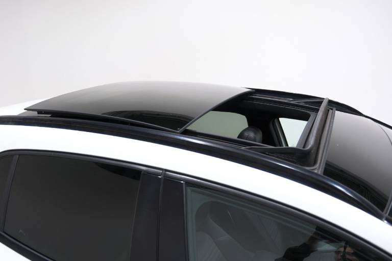 MERCEDES-BENZ GLA 220 53