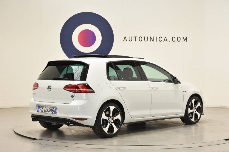 VOLKSWAGEN Golf GTI 30