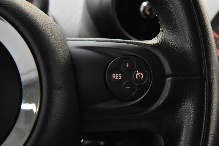 MINI Paceman 8