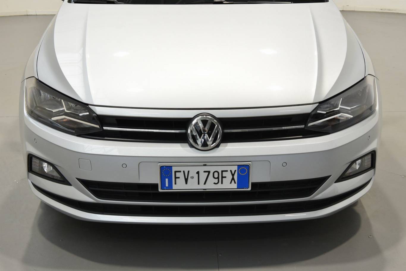 VOLKSWAGEN Polo 53