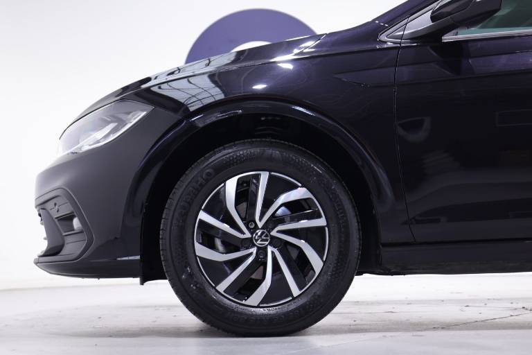 VOLKSWAGEN Polo 18