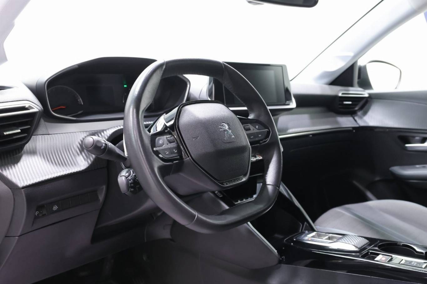 PEUGEOT 208 5