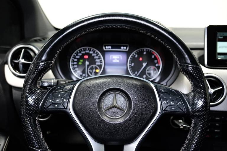 MERCEDES-BENZ B 200 7