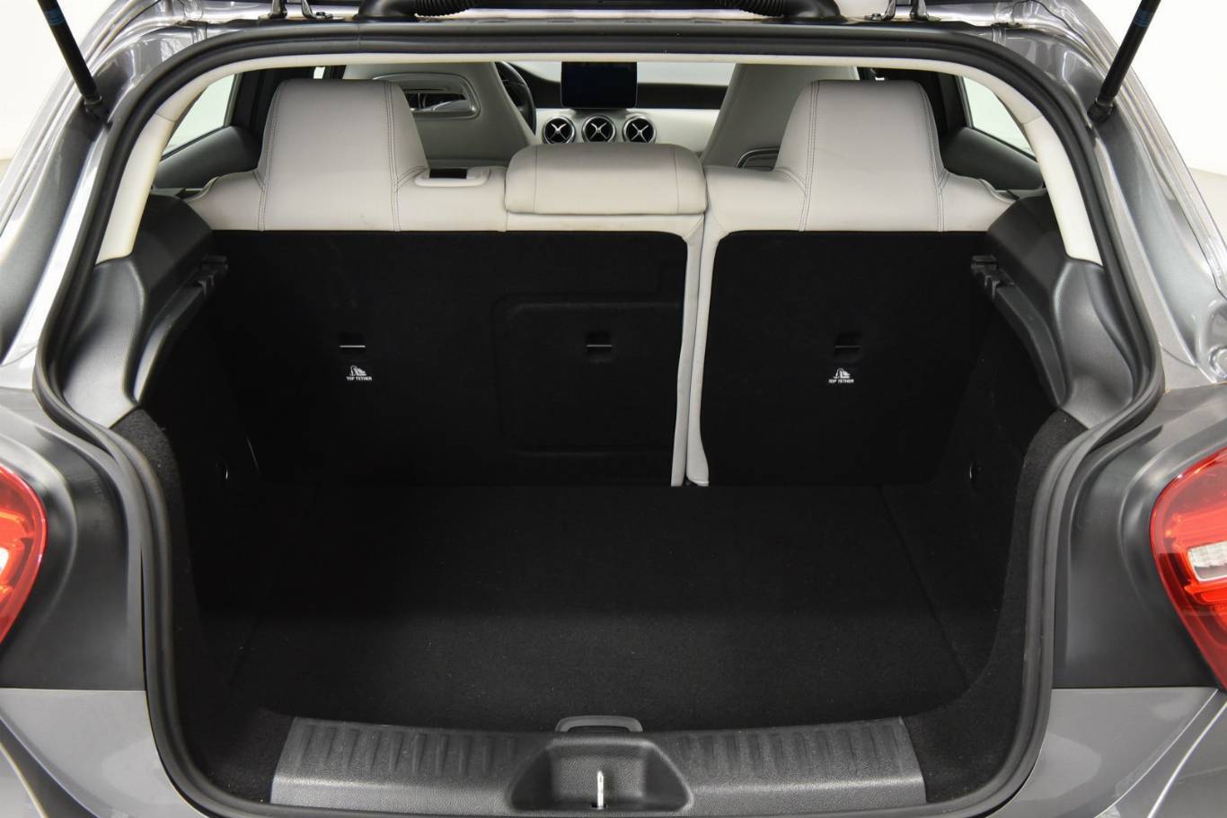 MERCEDES-BENZ A 200 13