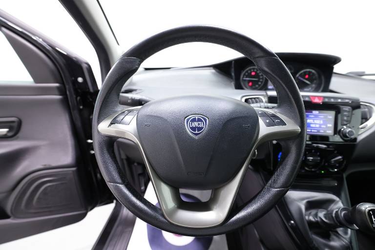 LANCIA Ypsilon 16