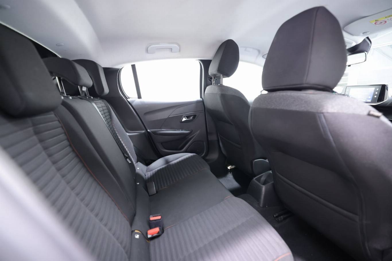 PEUGEOT 208 44